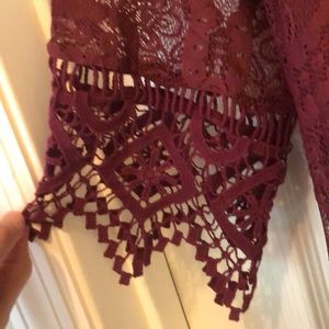 Reba Autumn Edge Burgundy 20 in pit to pit. 47 inch top-bottom. 16 inch sleeve.